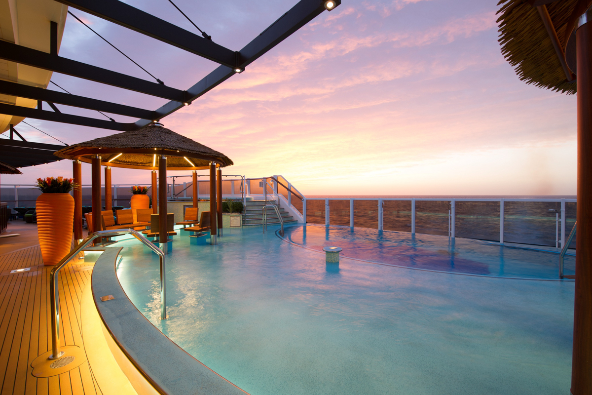 MyCruise Carnival Horizon Offentlige-arealer Pool-spa1